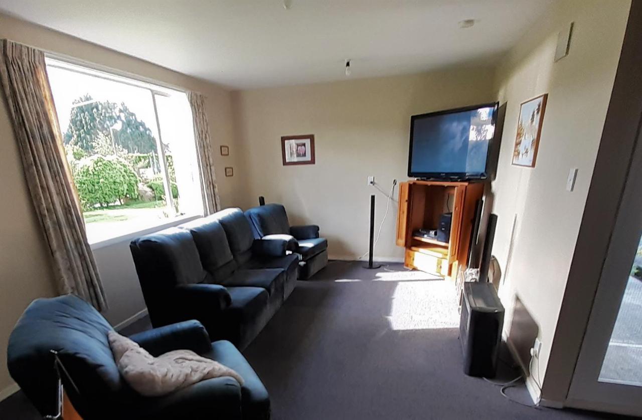 Last Light Lodge Tuatapere Buitenkant foto
